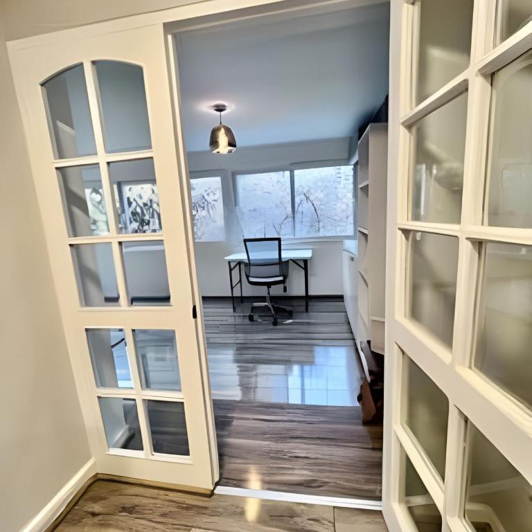 Bien ubicado y Amplio depto - Three-Bedroom Apartment - 24