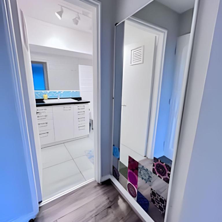 Bien ubicado y Amplio depto - Three-Bedroom Apartment - 27