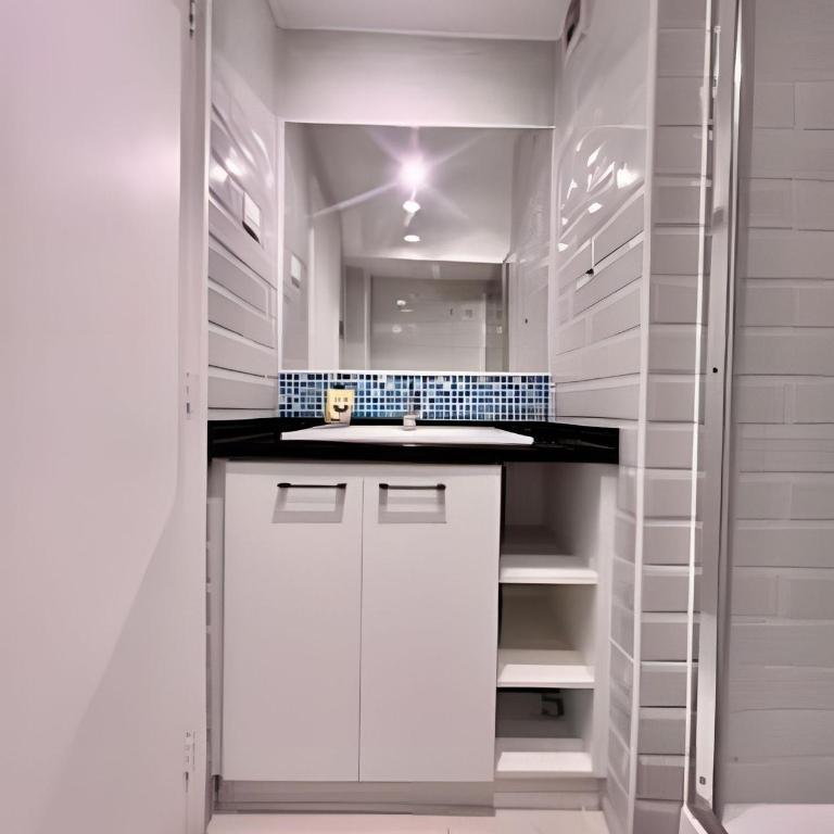 Bien ubicado y Amplio depto - Three-Bedroom Apartment - 29