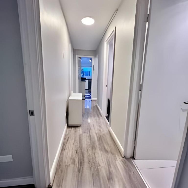 Bien ubicado y Amplio depto - Three-Bedroom Apartment - 32