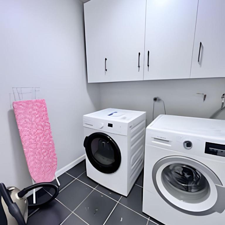Bien ubicado y Amplio depto - Three-Bedroom Apartment - 34