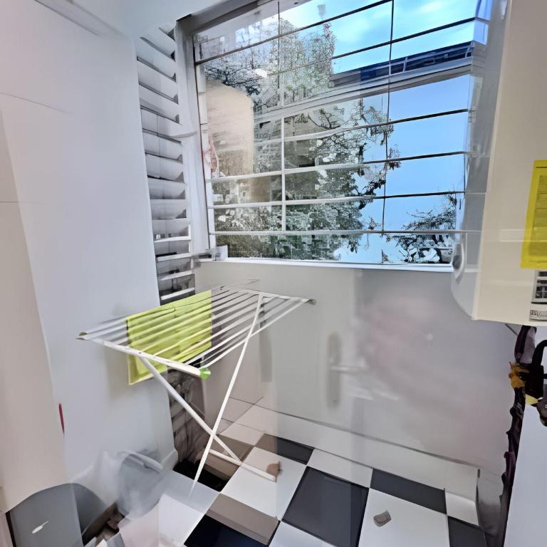 Bien ubicado y Amplio depto - Three-Bedroom Apartment - 35