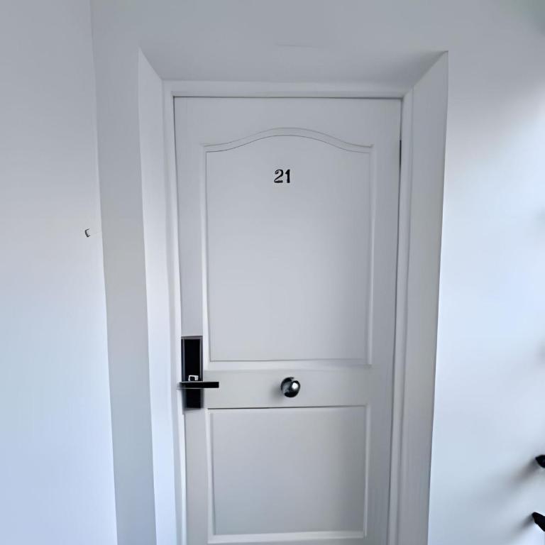 Bien ubicado y Amplio depto - Three-Bedroom Apartment - 36