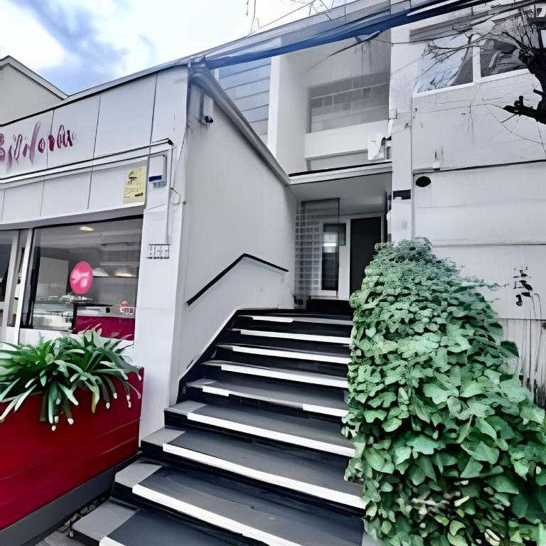 Bien ubicado y Amplio depto - Three-Bedroom Apartment - 44