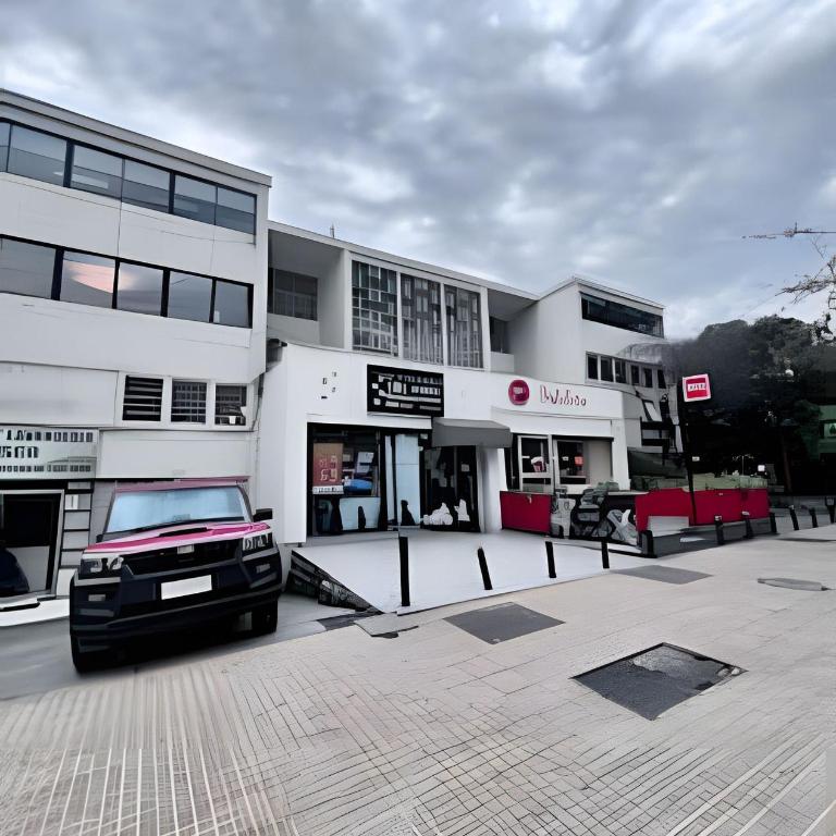 Bien ubicado y Amplio depto - Three-Bedroom Apartment - 47