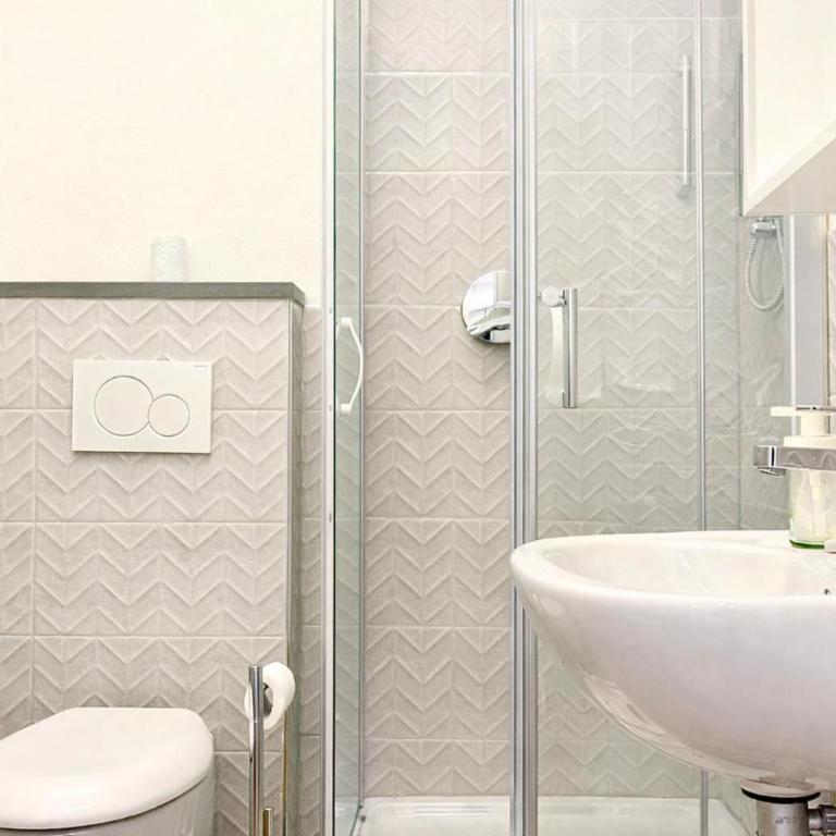 Free Parking & Wi-Fi - Near the station - Appartamento con 2 Camere da Letto - 17