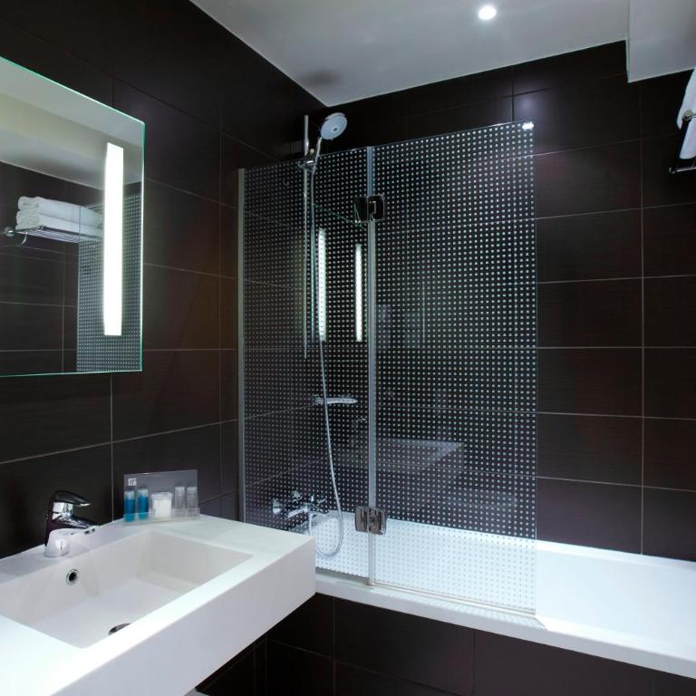 Holiday Inn Paris Opéra - Grands Boulevards by IHG - Chambre Premium Lit Queen-Size avec Canapé-Lit - 1