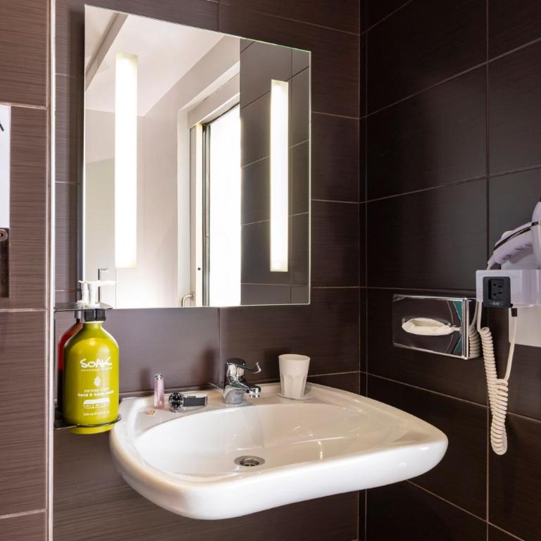Holiday Inn Paris Opéra - Grands Boulevards by IHG - Chambre Double Standard - Accessible aux Personnes à Mobilité Réduite - 3