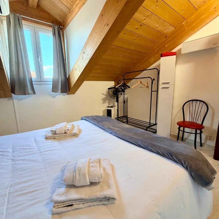 Coco Home-Chic Mansarda In the Heart of Turin - Appartamento con 1 Camera da Letto - 5