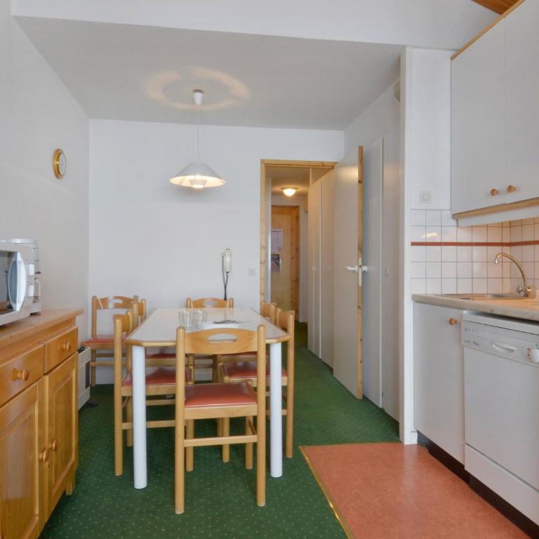 Appartement skis aux pieds, balcon, 6 personnes - Apartment mit 1 Schlafzimmer - 9