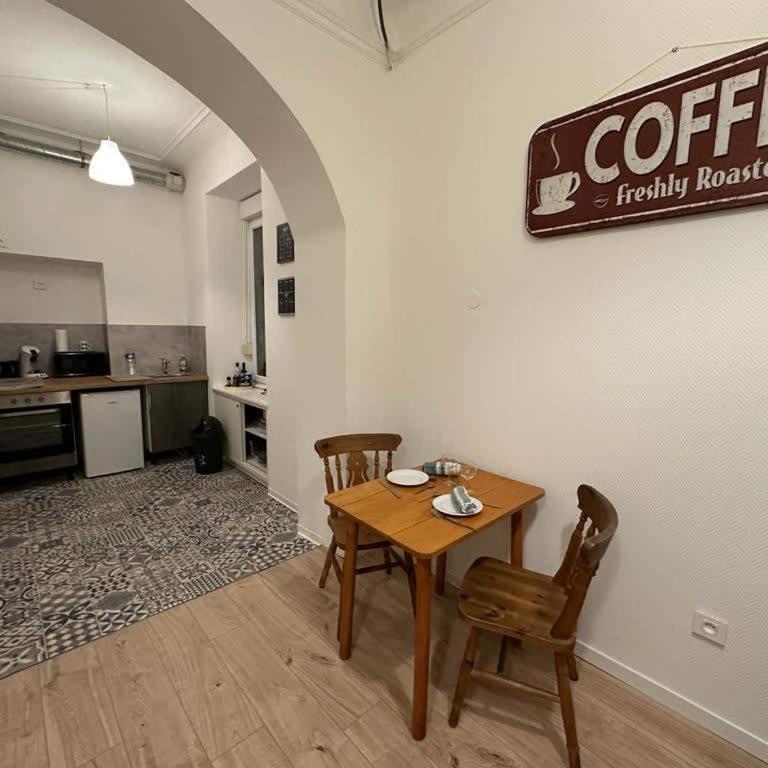 Le Petit Café - Centre ville, parking gratuit - Apartamento de 1 dormitorio - 12