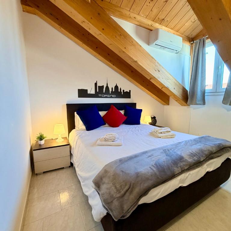 Coco Home-Chic Mansarda In the Heart of Turin - Appartamento con 1 Camera da Letto - 4