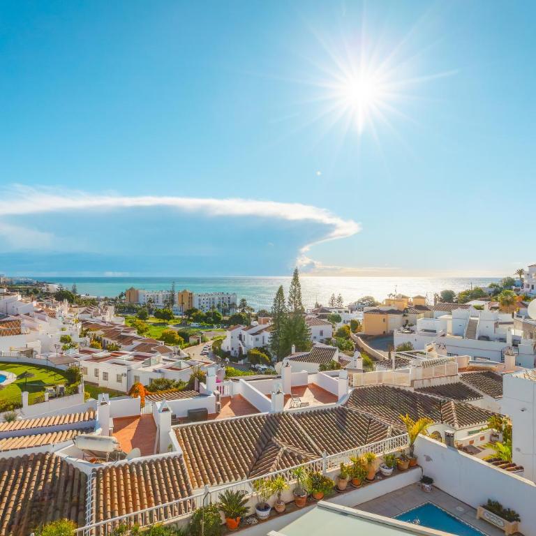 Luxury Villa with Private Pool & Sea Views, Nerja - Casa de 4 dormitorios - 3