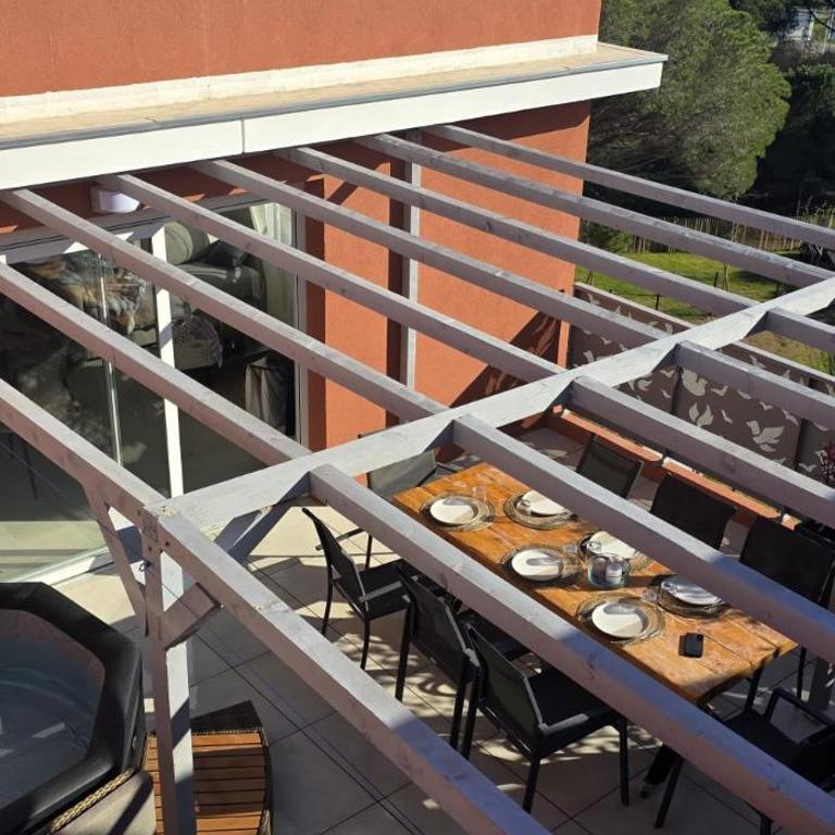 Superbe T3 neuf meublé 65m2 en roof top Fréjus avec espace terrasse de 45 m2 pergola BBQ - Appartement 2 Chambres avec Terrasse - 10