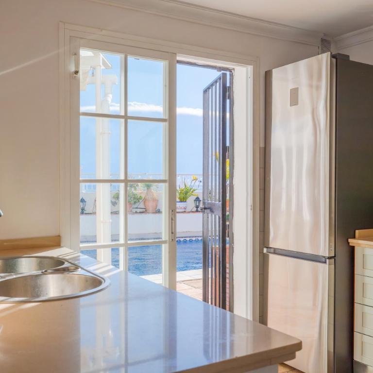 Luxury Villa with Private Pool & Sea Views, Nerja - Casa de 4 dormitorios - 9