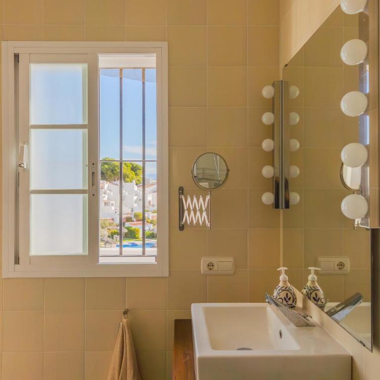 Luxury Villa with Private Pool & Sea Views, Nerja - Casa de 4 dormitorios - 32