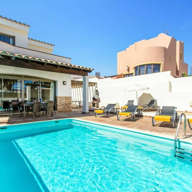 Villa Juliana by Villa Plus - Villa - 14
