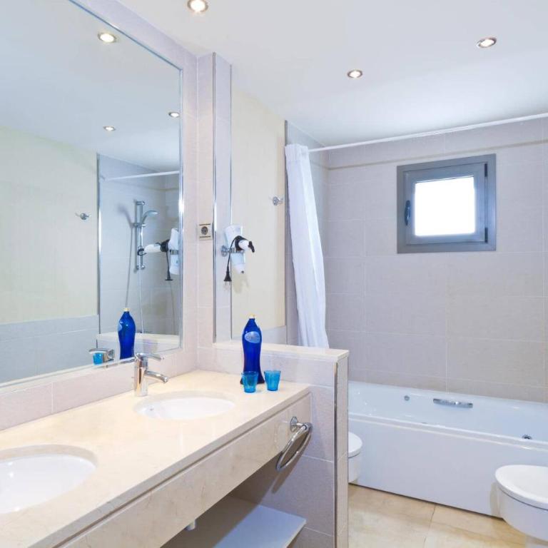 Villa Juliana by Villa Plus - Villa - 16