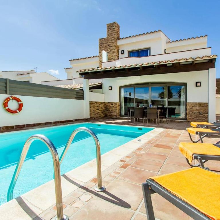 Villa Juliana by Villa Plus - Villa - 18