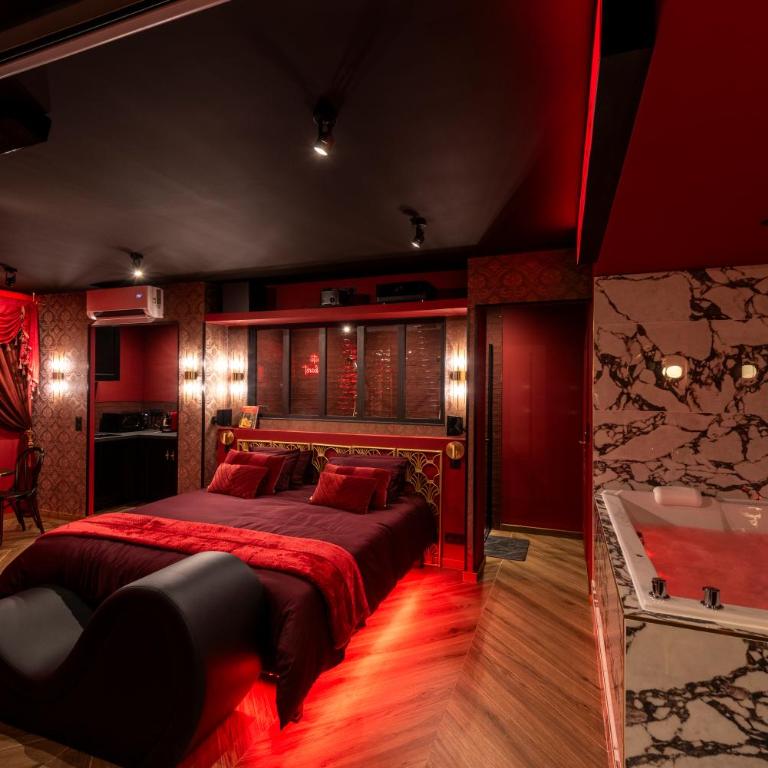 Suite Cabaret - Love room spa & cinéma privatifs - piscine - Appartement 1 Chambre Deluxe - 9