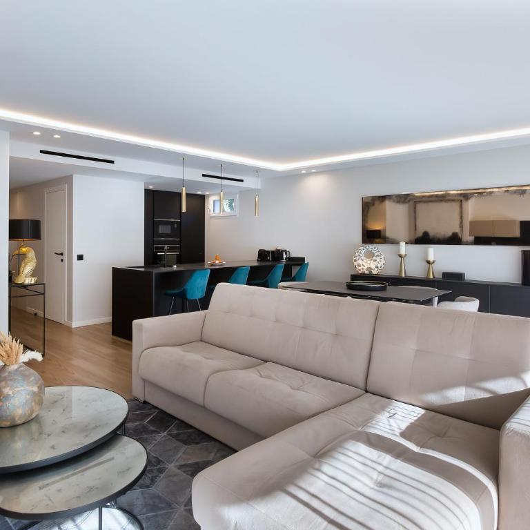 LUXURY EQUINOX 3 Bedrooms - Apartment - 10