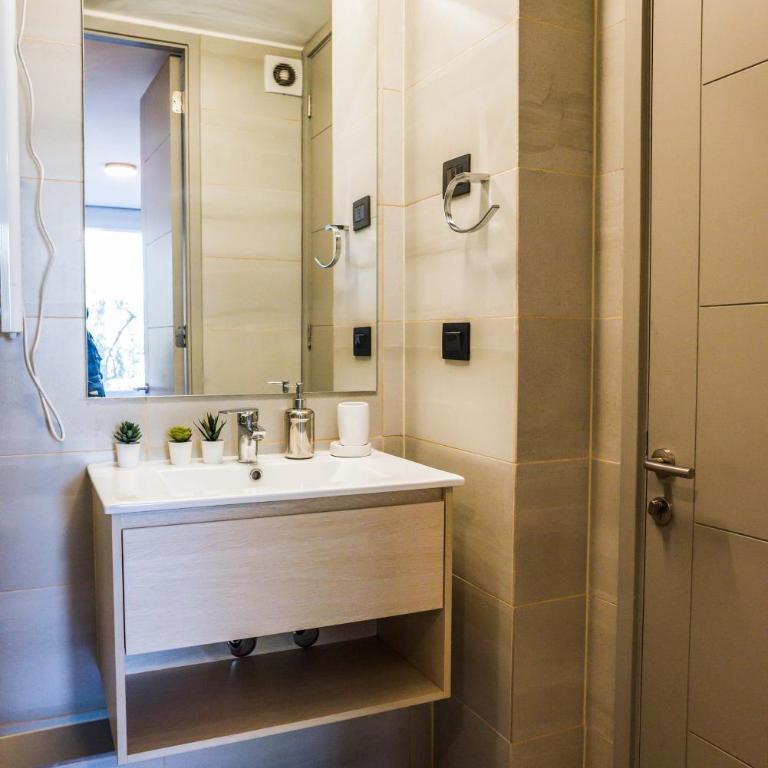 Chic 1-Bedroom Retreat in Providencia - Apartment - 27