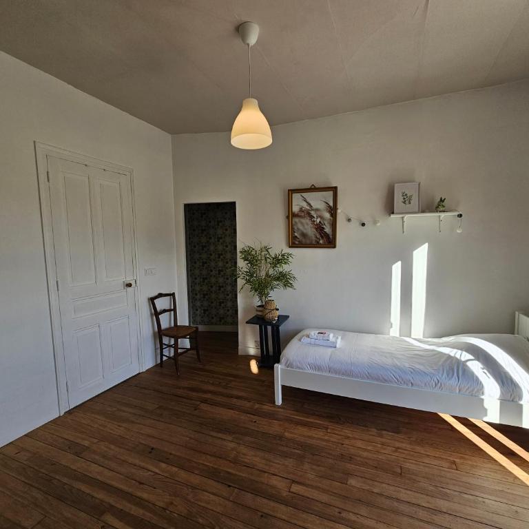 Castle Blue - 7 Personnes - 10 min Sanctuaire - Apartment mit 3 Schlafzimmern - 10