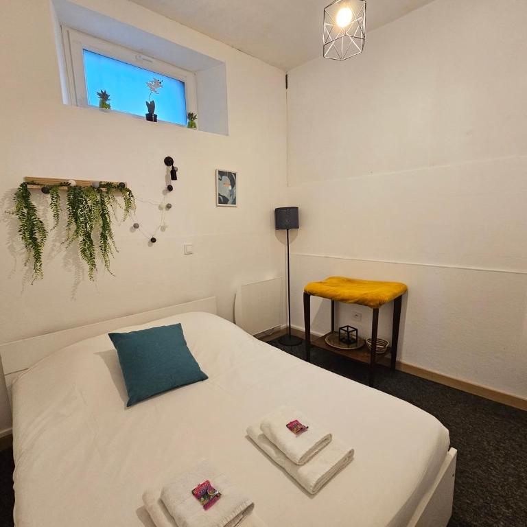 Castle Blue - 7 Personnes - 10 min Sanctuaire - Apartment mit 3 Schlafzimmern - 8
