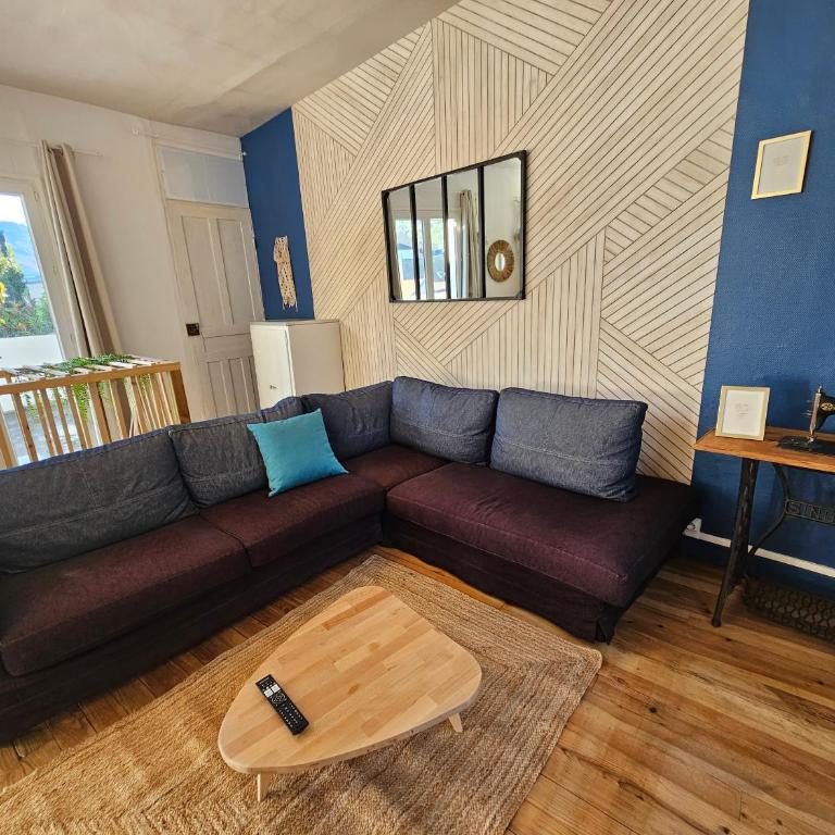 Castle Blue - 7 Personnes - 10 min Sanctuaire - Apartment mit 3 Schlafzimmern - 1