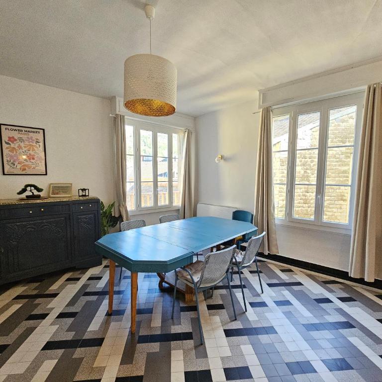 Castle Blue - 7 Personnes - 10 min Sanctuaire - Apartment mit 3 Schlafzimmern - 15