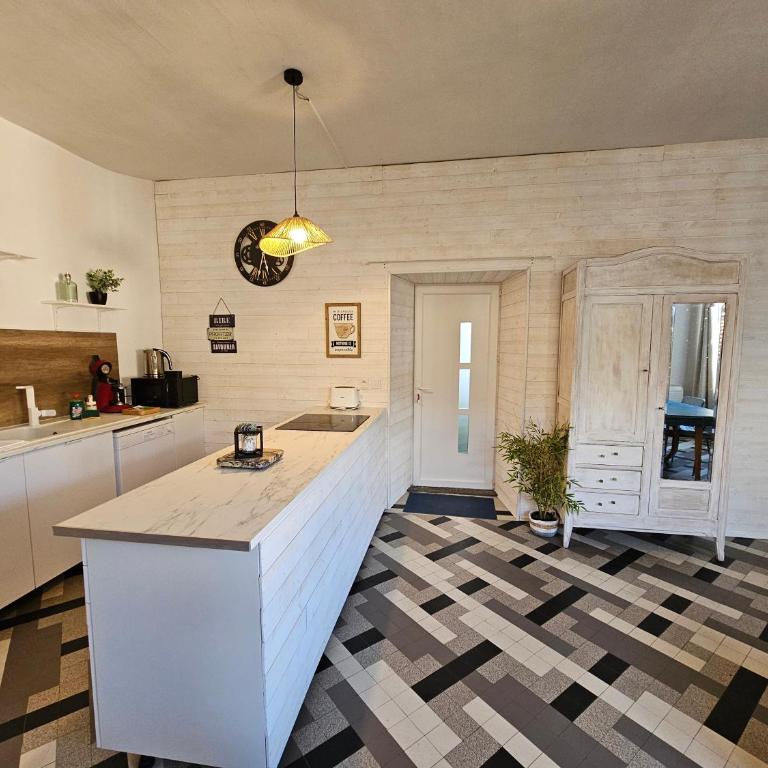 Castle Blue - 7 Personnes - 10 min Sanctuaire - Apartment mit 3 Schlafzimmern - 13