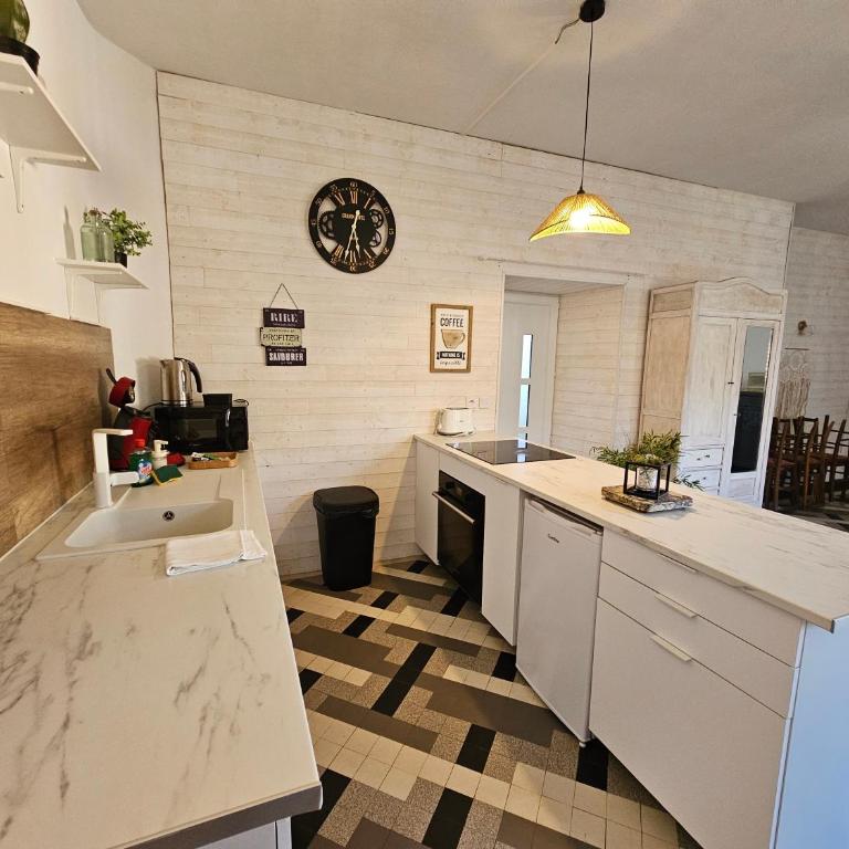 Castle Blue - 7 Personnes - 10 min Sanctuaire - Apartment mit 3 Schlafzimmern - 19