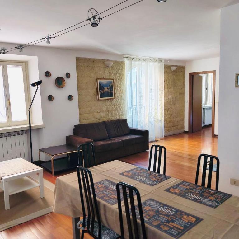 Balcone - Appartamento con 2 Camere da Letto - 13