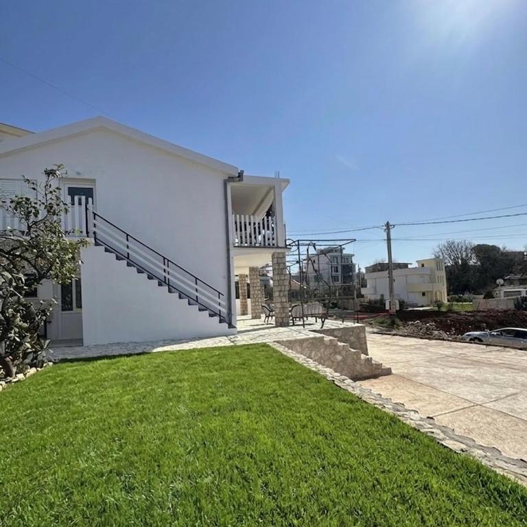 Ani Sea Lux - Two-Bedroom Apartment - 2
