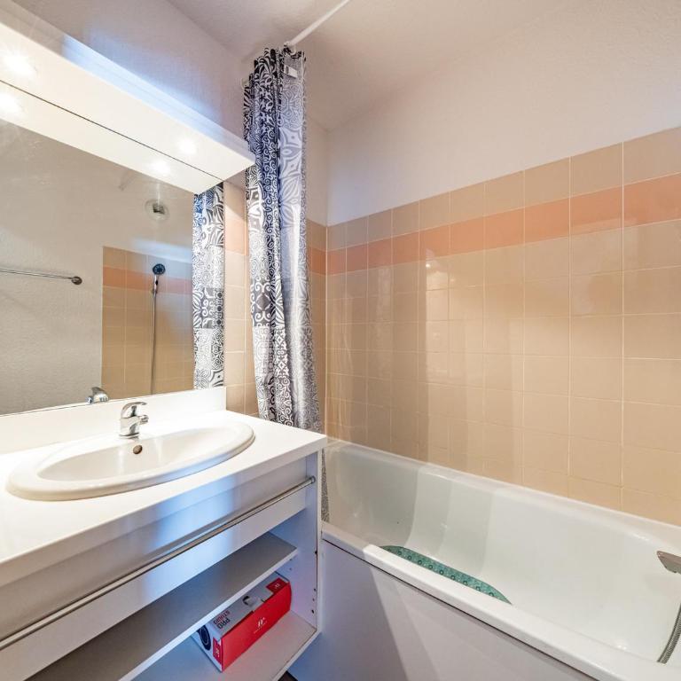 Appartement cosy 6 pers au pied des pistes - FR-1-807-1 - Apartment - 5