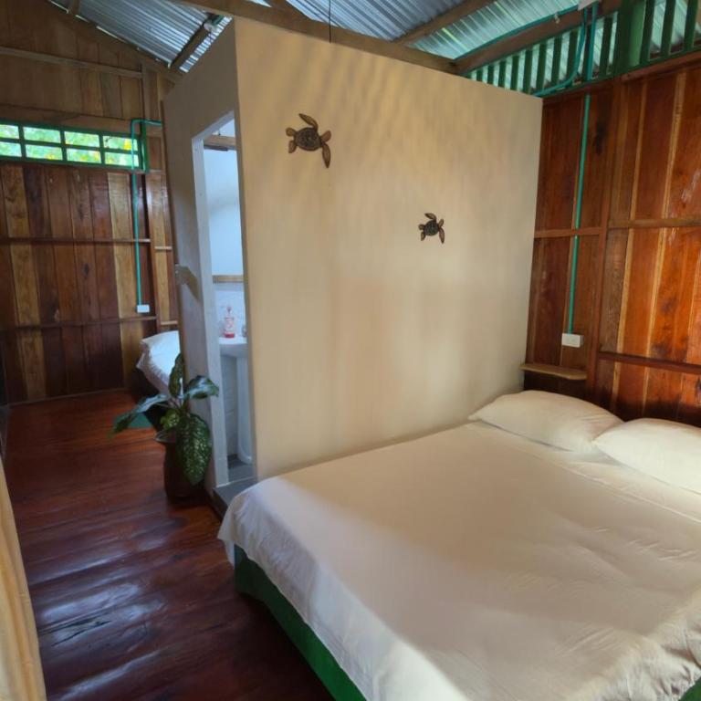 Playa Verde Lodge - Habitación Doble con baño privado externo - 2 camas - 7
