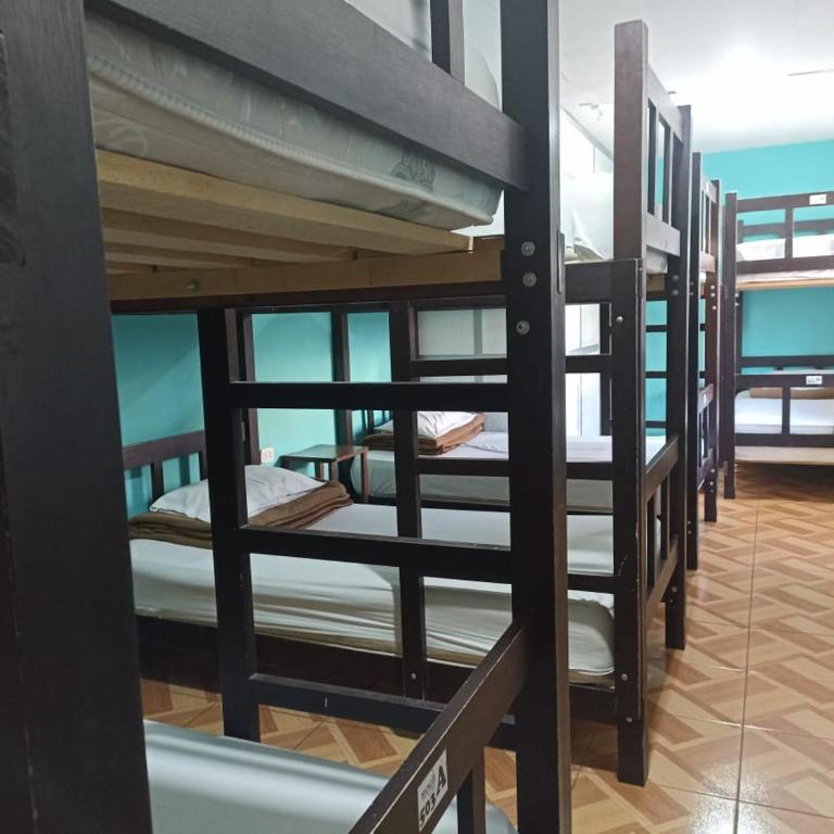 Mango Hostel B&B - Bed in 8-Bed Mixed Dormitory Room - 4