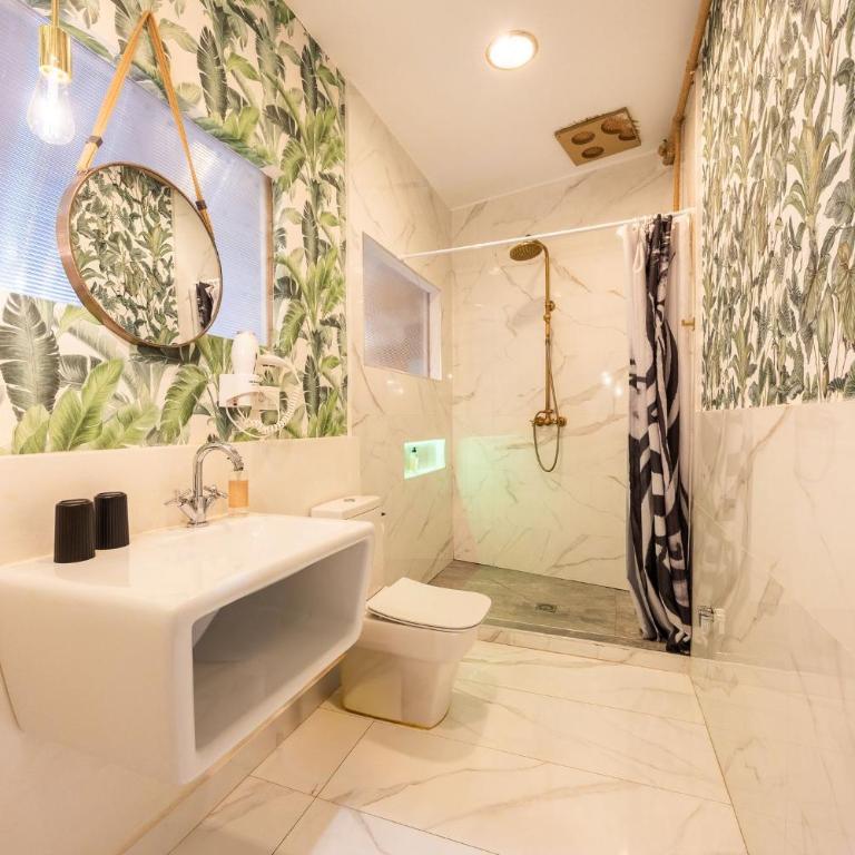 Abalú Collection Hotel Life Gran Via - Deluxe Suite with Spa Bath - 8