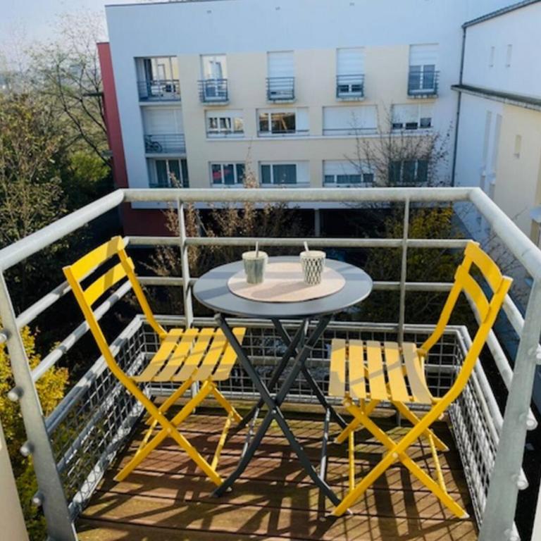 Studio proche tram- Parking privé - 2 voyageurs - Studio with Sofa Bed - 2