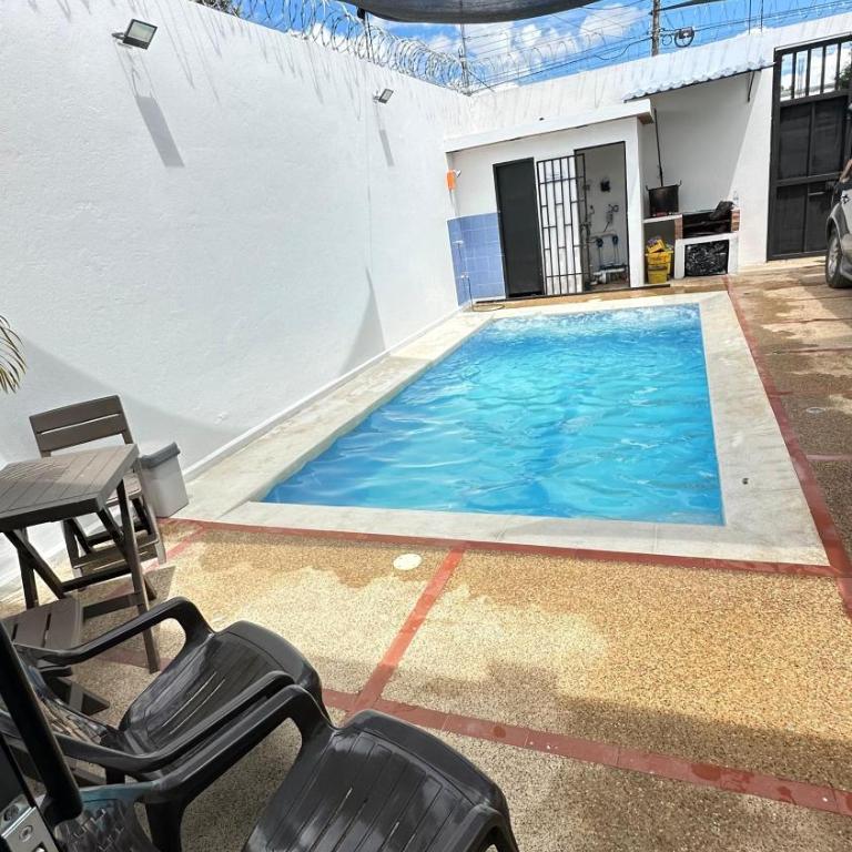 CASA VACACIONAL REMODELADA EN CARMEN de APICALA - Casa de 3 dormitorios - 2