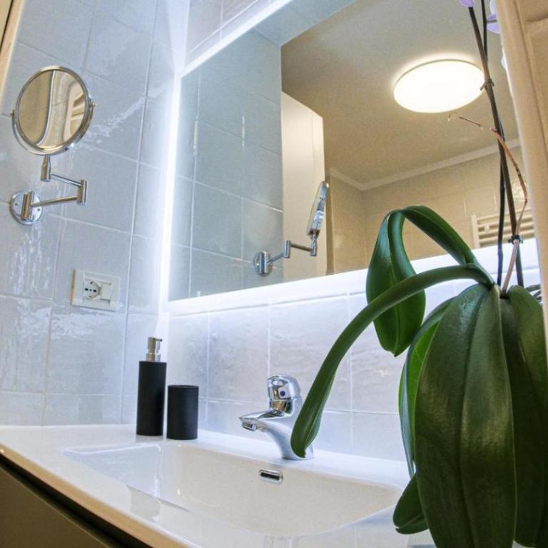 Vista mozzafiato su Piazza Unità Design vista unica comfort top e wifi veloce - Appartamento con 1 Camera da Letto - 56