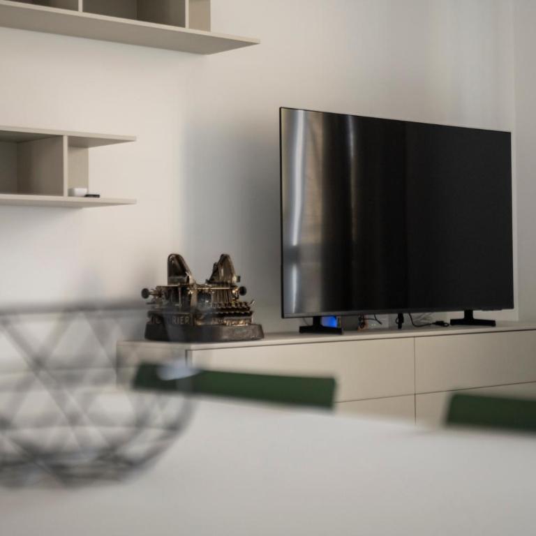 Bright Top Floor Flat with Balconies & AC - Loreto & Porta Venezia - Appartamento con 1 Camera da Letto - 4