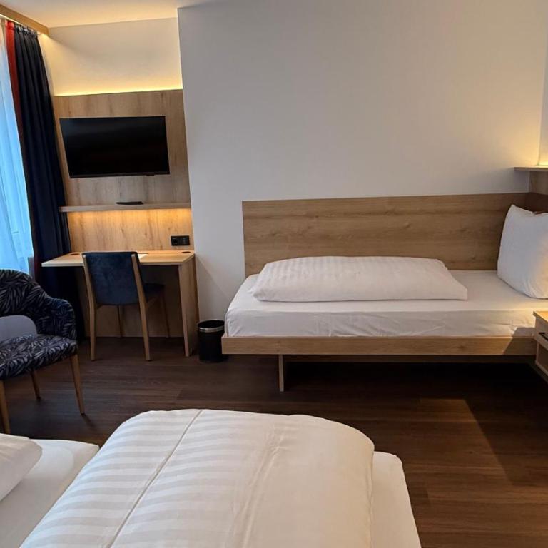 Hotel Antares München - Comfort Dreibettzimmer - 6