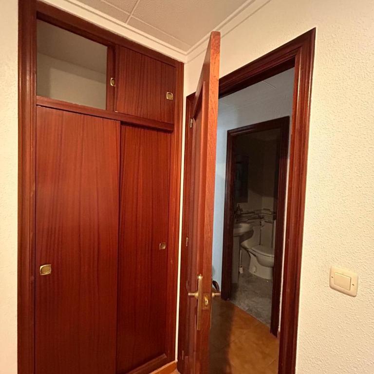 Apartamento completo en Santa Pola cerca de la playa, con piscina y parking - Apartamento de 2 dormitorios - 40