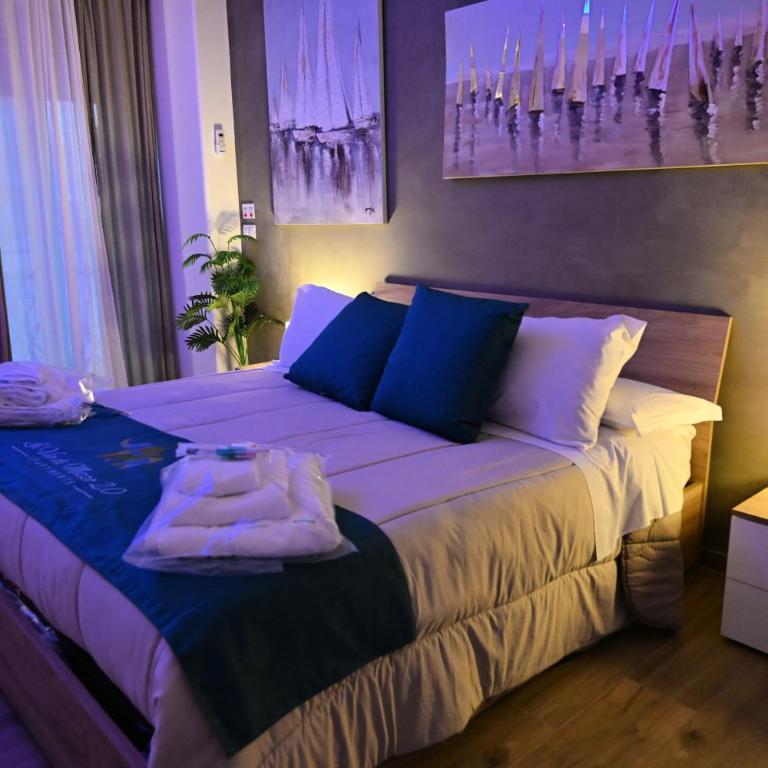 La Via di Mezzo 2 Apartments - Two-Bedroom Apartment with Balcony - 2