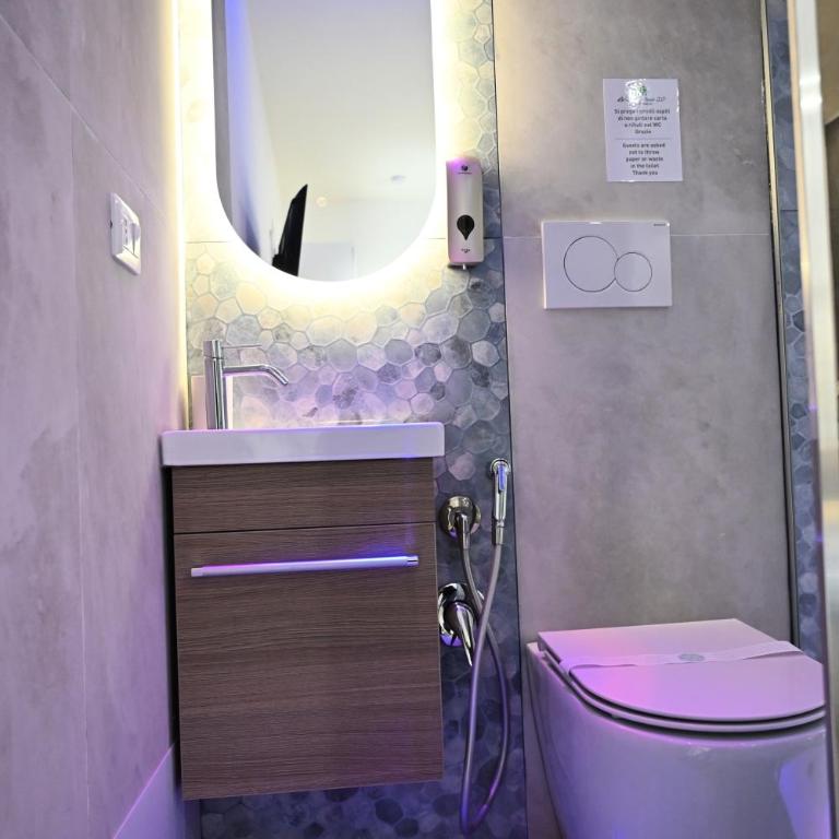 La Via di Mezzo 2 Apartments - Two-Bedroom Apartment with Balcony - 32