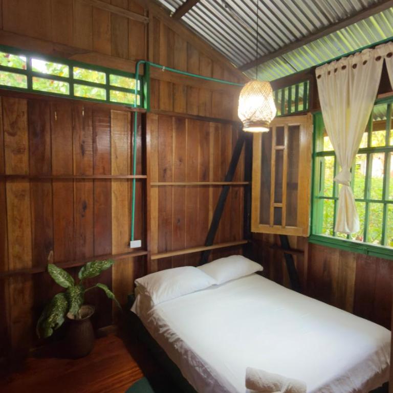 Playa Verde Lodge - Habitación Doble con baño privado externo - 2 camas - 2