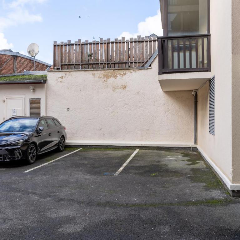 City Plaza - Balcon - Parking Privé - Deauville Centre - Appartement 1 Chambre avec Balcon et Vue sur la Ville - 9