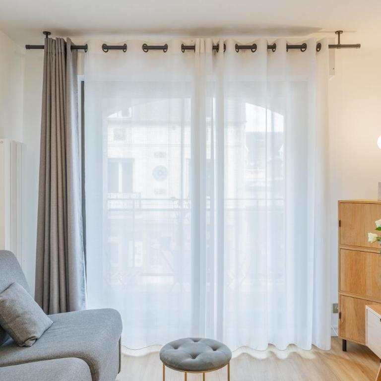 City Plaza - Balcon - Parking Privé - Deauville Centre - Appartement 1 Chambre avec Balcon et Vue sur la Ville - 13