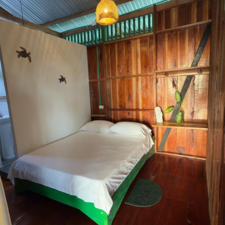 Playa Verde Lodge - Habitación Doble con baño privado externo - 2 camas - 3